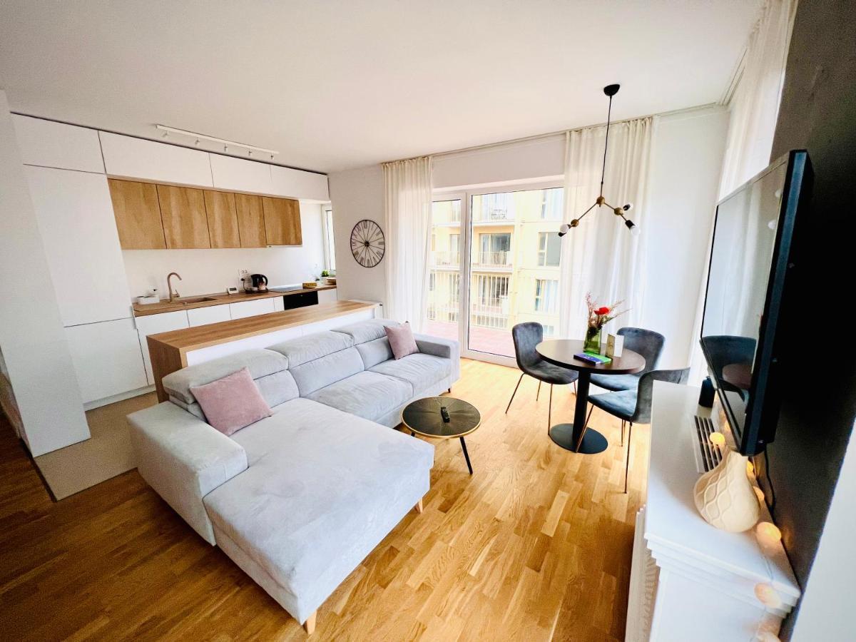 بوخارست Exquisite - Two Bedroom Apartment المظهر الخارجي الصورة