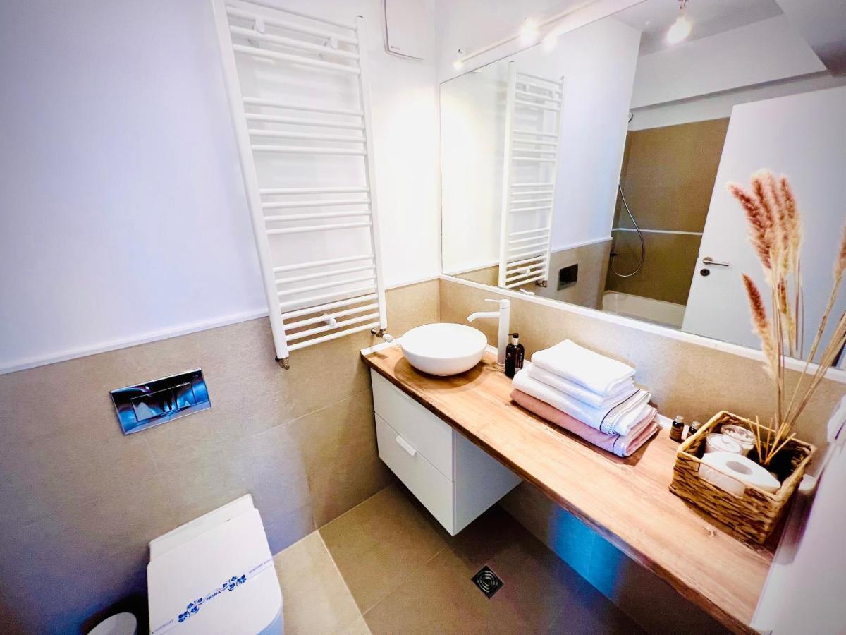 بوخارست Exquisite - Two Bedroom Apartment المظهر الخارجي الصورة